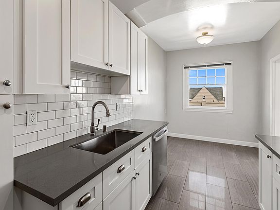 5th image of 1842 Jefferson St APT 307