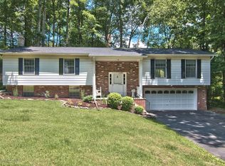 218 Teaberry Ln, Clarks Summit, PA 18411