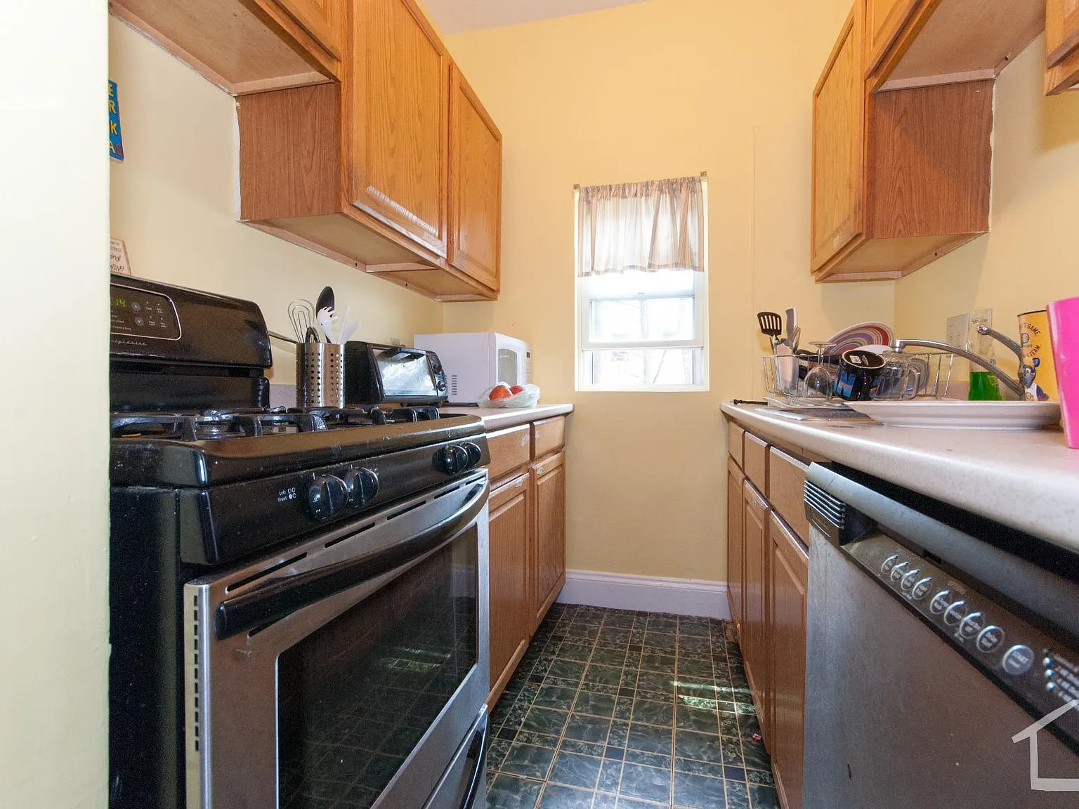 5 bed, 2.0 bath, $4,900 — Photo 3