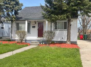 24868 Grove Ave, Eastpointe, MI 48021