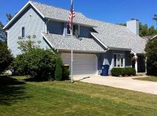8231 S Wilding Dr, Oak Creek, WI 53154