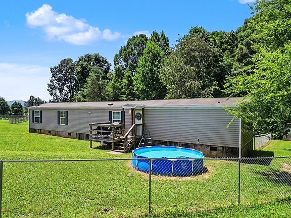 3rd image of 330 Oak Leaf Cir