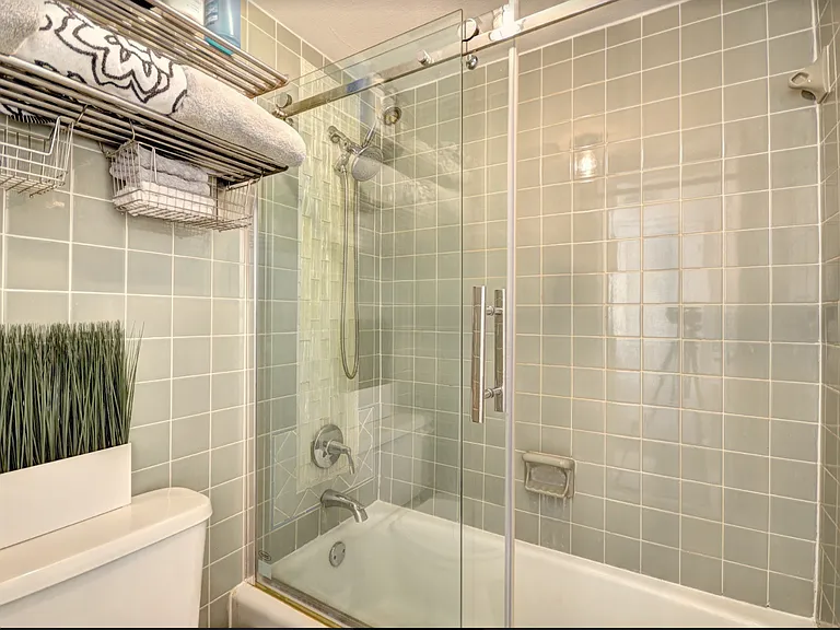 502 E Avenue J — Photo 22