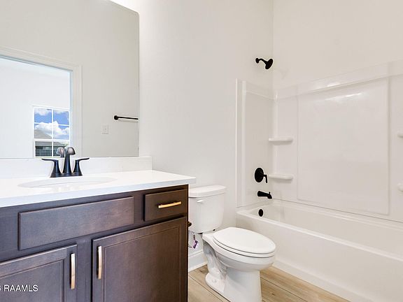 4th image of 110 Elmwood Meadows Dr