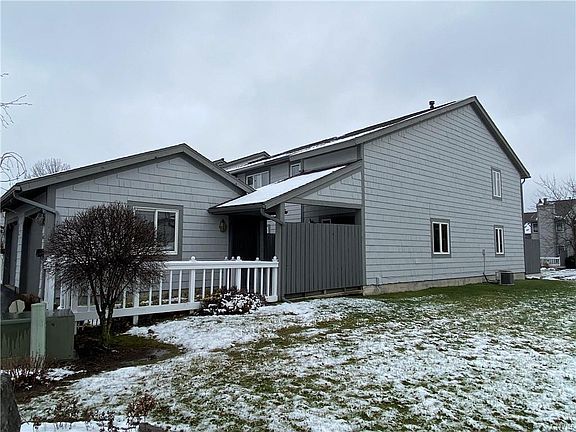 5th image of 431 Summerhaven Dr N