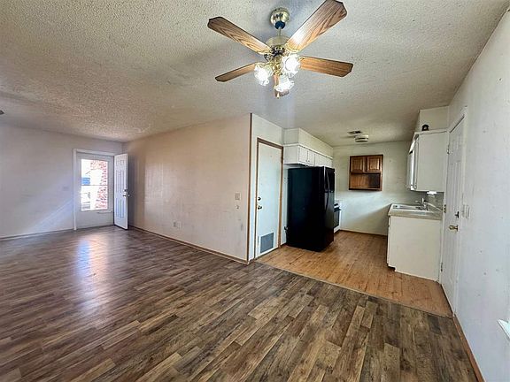 4th image of 908 N 10th St