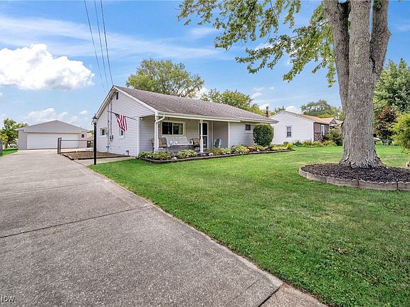 2nd image of 625 Maplewood Ave