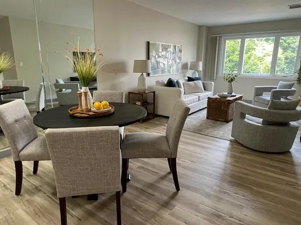35 Desmoines Rd APT 203, Quincy, MA 02169