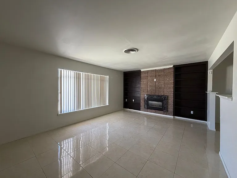 29205 Exeter St — Photo 8