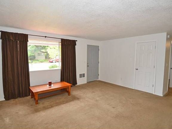 4th image of 1004 SE 24th Ave