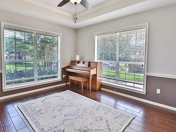 5th image of 4608 Oakmont Cir