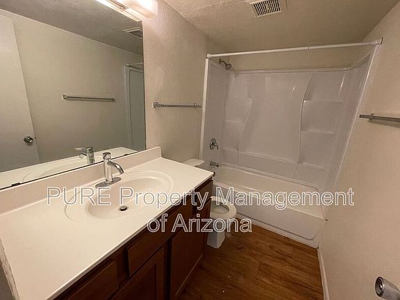 5th image of 231 E 2nd Ave APT 25