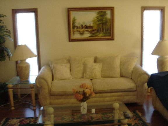 4th image of 40 Bosworth Dr