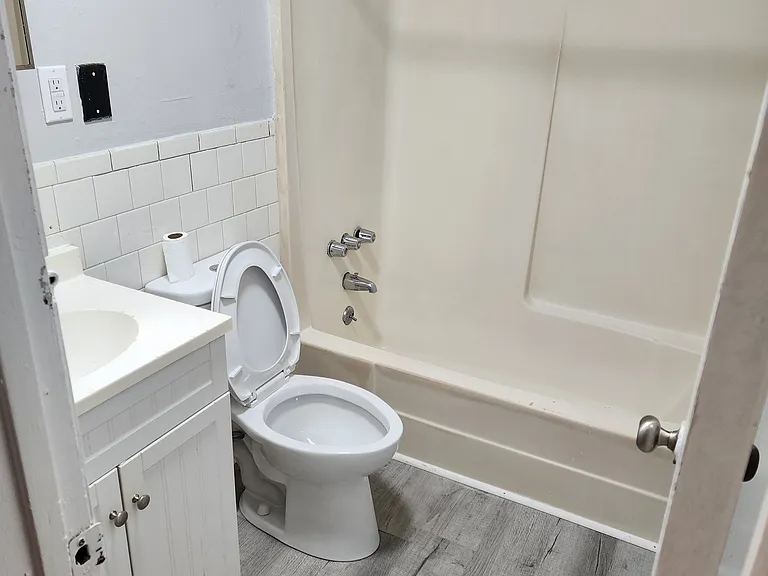 1112 Franklin St #3 — Photo 6