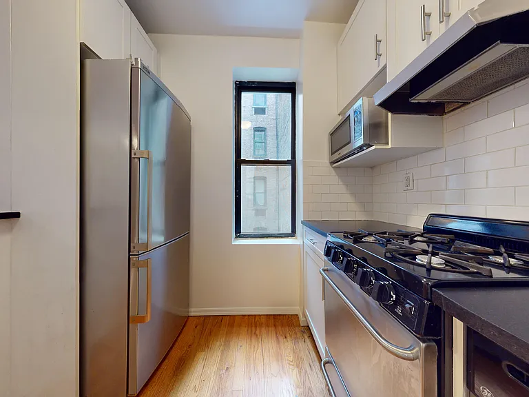 240 Waverly Pl #21 — Photo 5