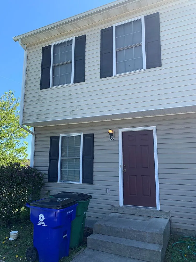 3 Bedroom 2.5 Bath Townhouse — Photo 1