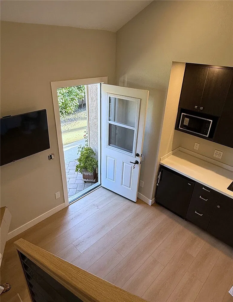 1 bed, 325 sqft, $2,999 — Photo 4