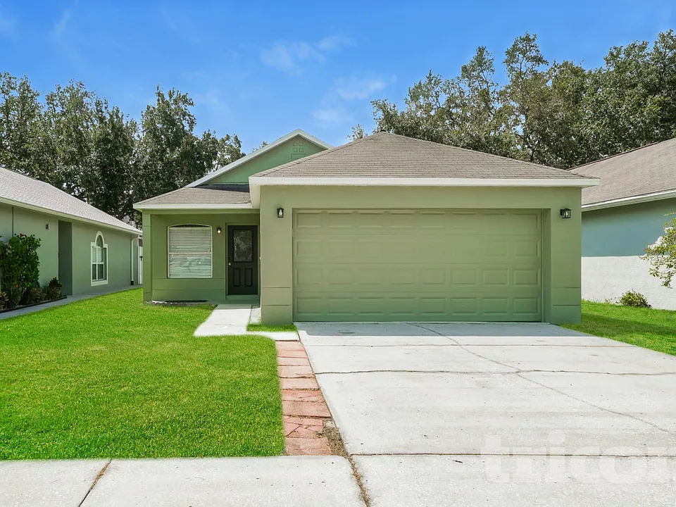 5852 Lake Front Dr