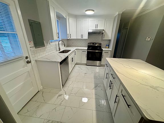 3rd image of 3047 Parkridge Dr