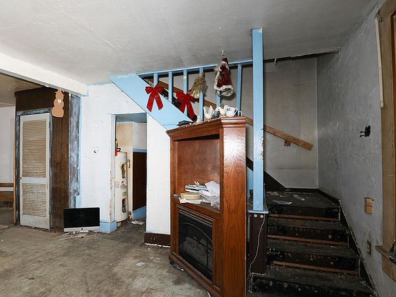 5th image of 1615 W 1st St