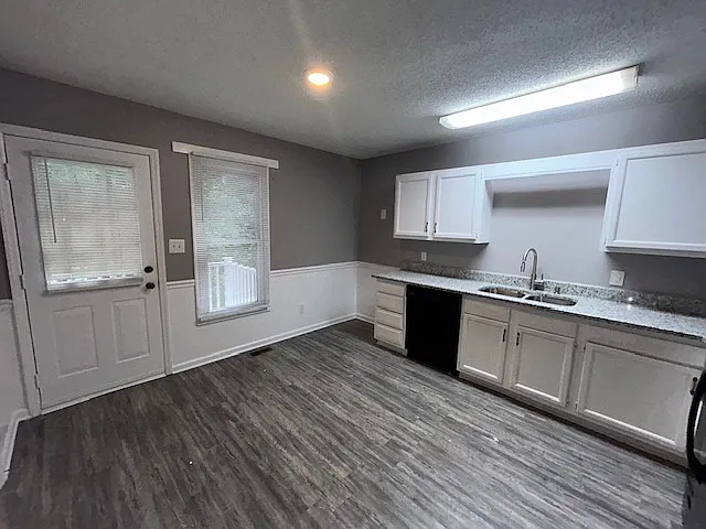 2 bed, 1.5 bath, 925 sqft, $1,425 — Photo 3