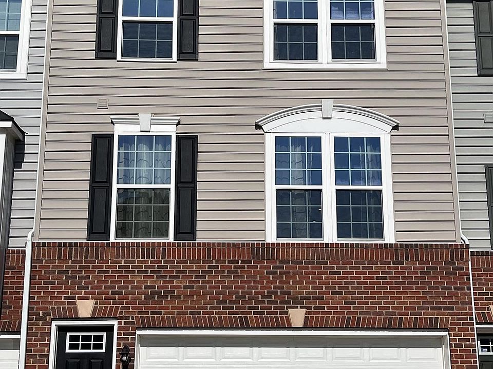 1st image of 208 Landing Dr