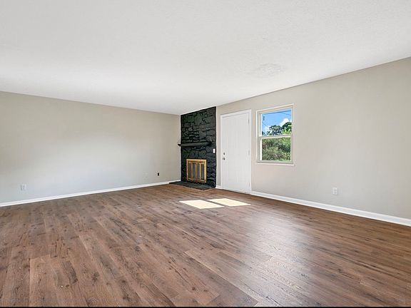 4th image of 2118 Stonebrook Ct #A