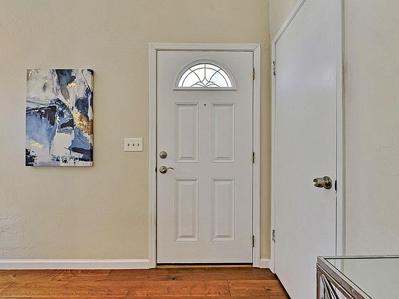 4th image of 3087 Jenkins Ave