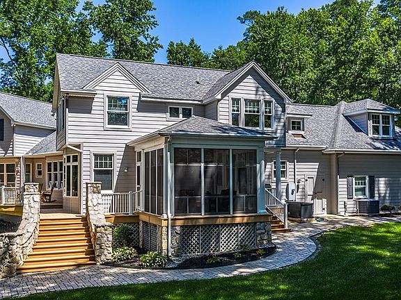 3rd image of 229 Waring Ln