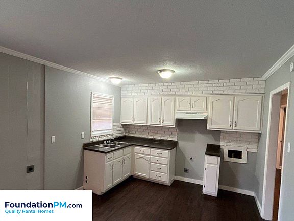 3rd image of 3747 Hillridge St