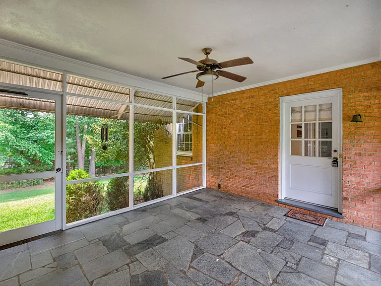 535 E Rio Rd — Photo 31