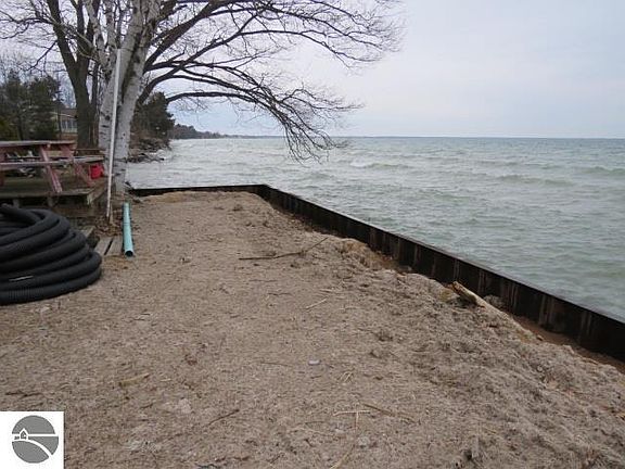 2nd image of 1199 S Bay Dr