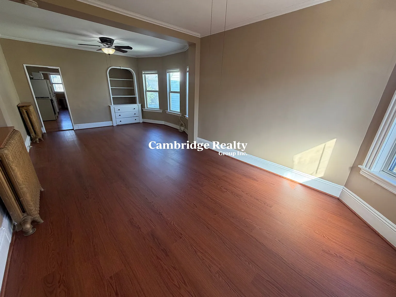3 bed, 1.0 bath, 1300 sqft, $2,700 — Photo 4