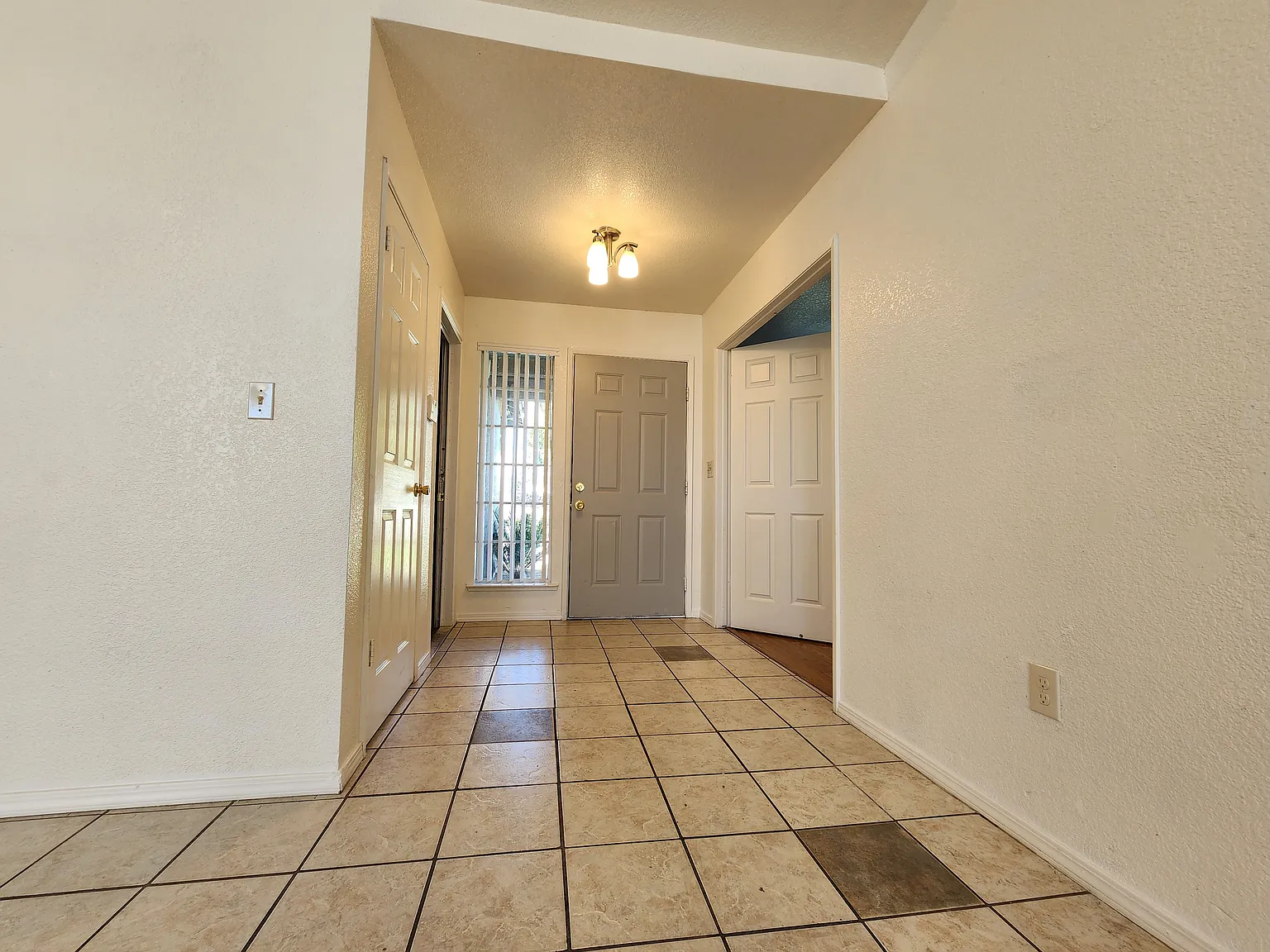 4 bed, 1510 sqft, $2,400 — Photo 2