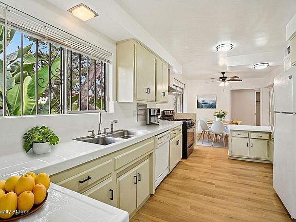 5th image of 3800 S Bronson Ave #3800