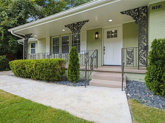 3rd image of 1903 S Columbia Pl
