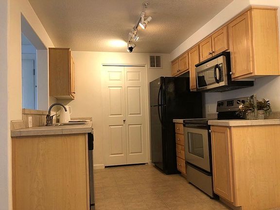 5th image of 720 NW 185th Ave Unit 204