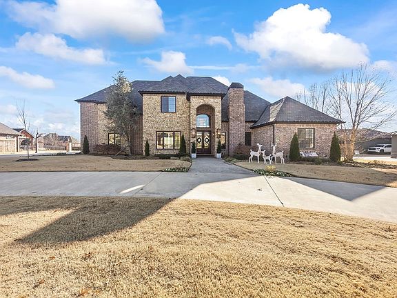 2nd image of 4021 Caerleon Cir