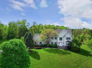 5 Catawba Ln, Annandale, NJ 08801