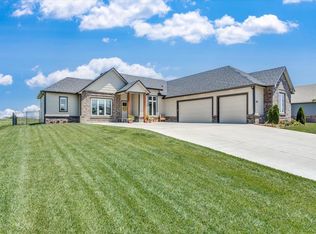 1422 Emerald Valley Dr, Mulvane, KS 67110