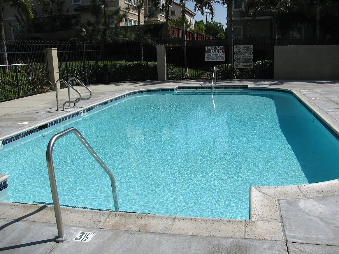 4 bed, 2.5 bath, 1948 sqft, $3,000 — Photo 3