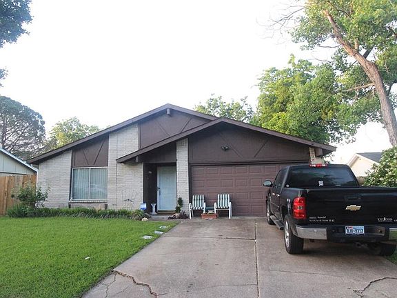 2nd image of 216 W Williamsburg Mnr