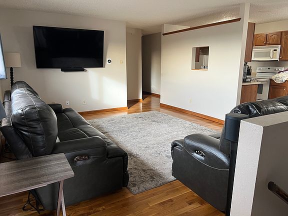 3rd image of 180 Bonnymede Rd APT D