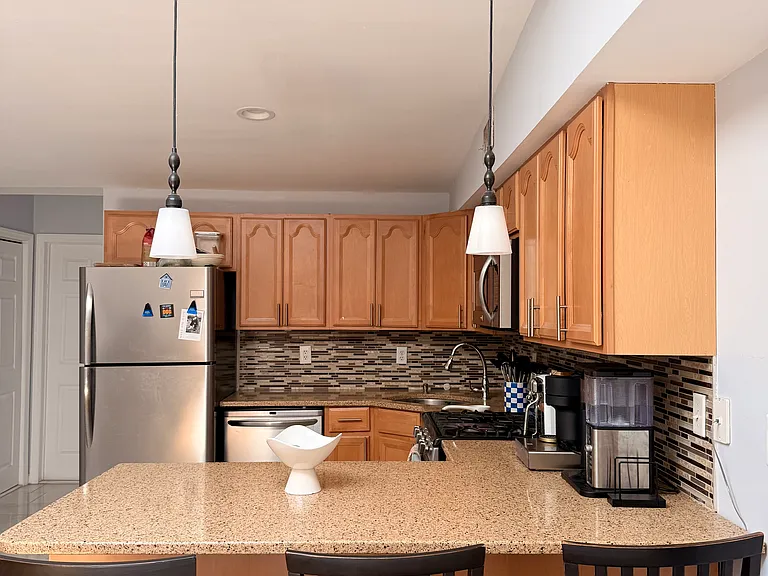 635 Bloomfield St #2 — Photo 9