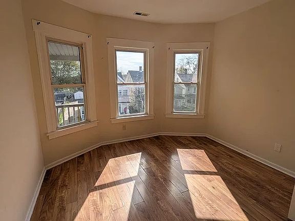 4th image of 928 Hancock Ave #3L