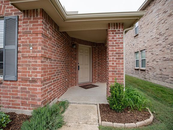 2nd image of 524 Eisenhower Ln