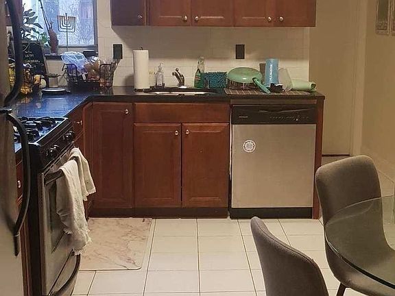 4th image of 392 15th St #3LL