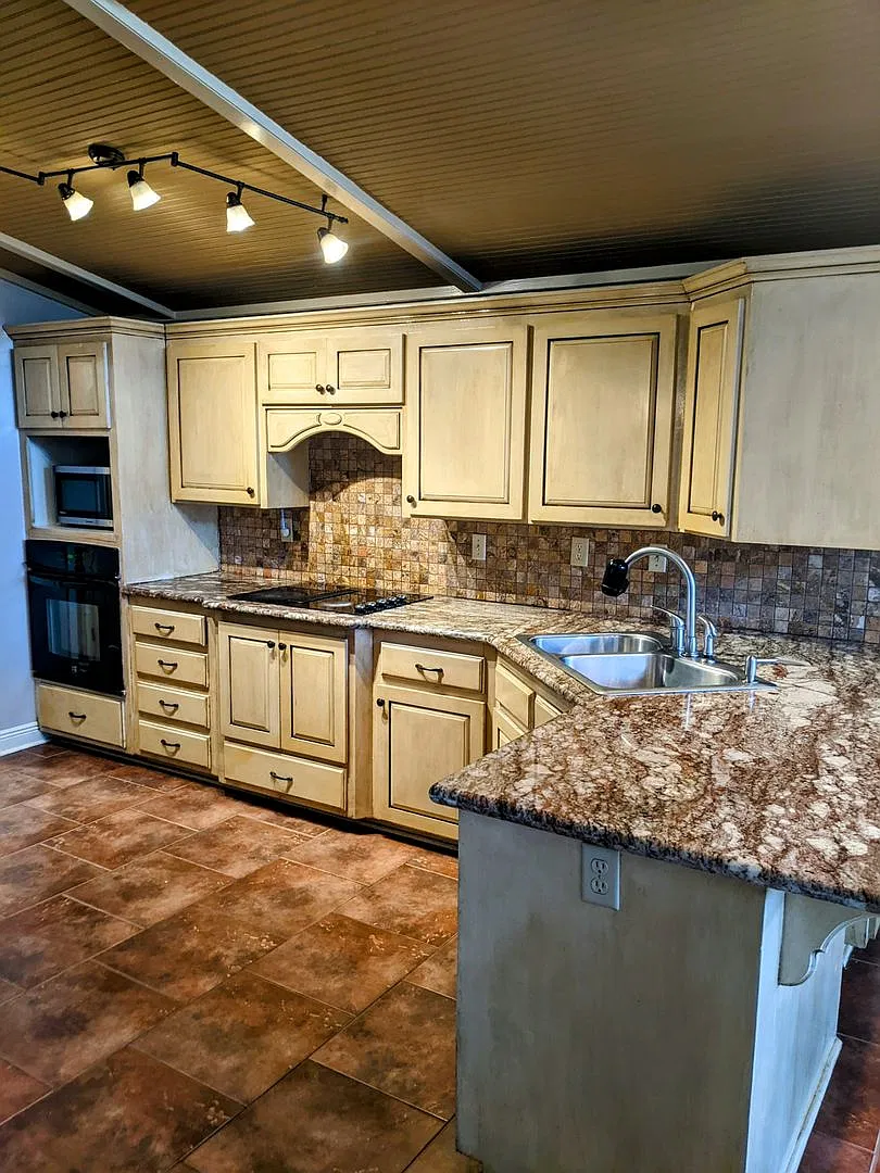 Spacious and Stunning 4/2 Home — Photo 4