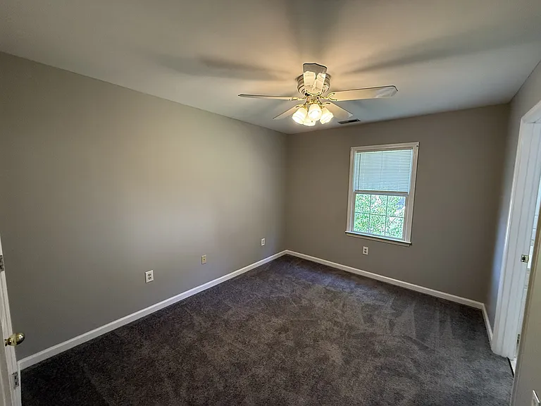 394 W Pointe Dr — Photo 14