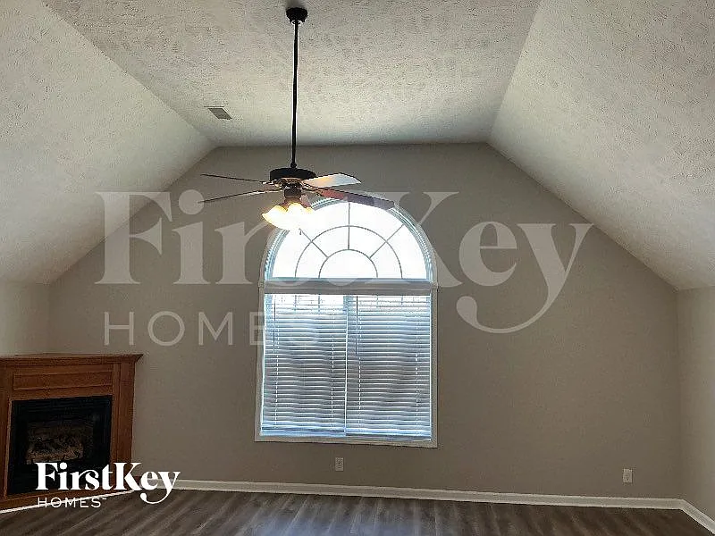 3 bed, 2.5 bath, 2344 sqft, $2,375 — Photo 3